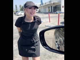 ロスの有名ホットドッグ店の看板美女がオモチャのモニターからまさかの絶頂生ハメSEXに！！アナ（25）　サンプル画像02